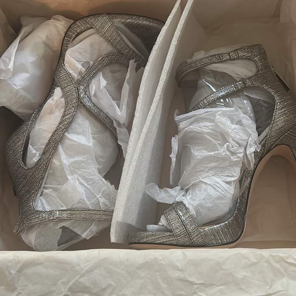 - IMAGINE VINCE CAMUTO NEW ladies elegant dress shoes size 5 platinum leather - Picture 2 of 6